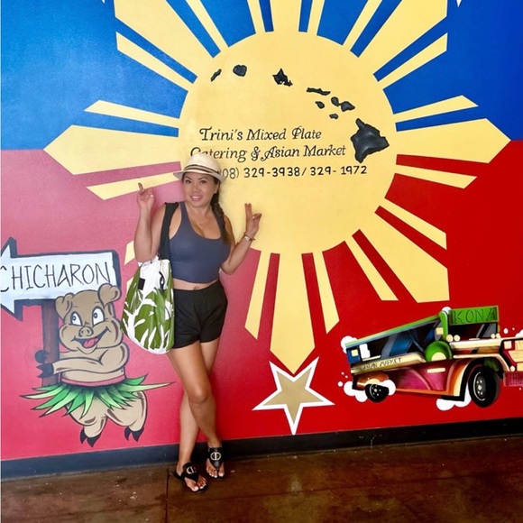 Meet your Posher, Joy - Picture 2 of 3